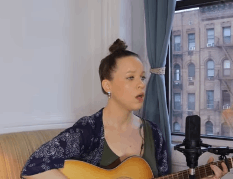 SVAKA ČAST, KIMBERLI: Pogledajte kako AMERIKANKA peva čuveni HIT EKV! (VIDEO) 
